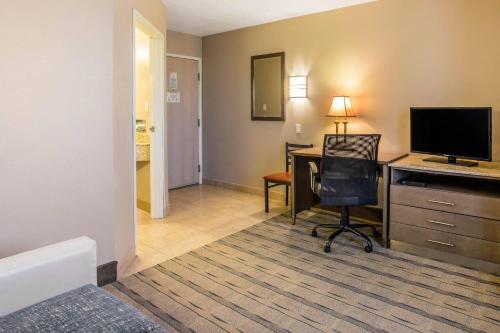 Quality Inn Moriarty - image 9