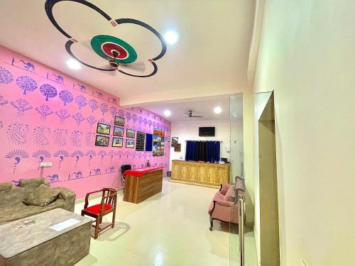 ห้องส่วนกลางสำหรับนั่งเล่น/ดูทีวี, Jaisalmer Desert Resort  in แซมแซนด์ ดูนส์