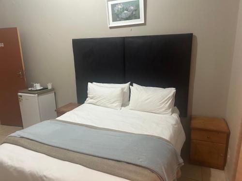 C'est Si Bon Accommodation at 53 Van Heerden Mokopane in Mokopanė