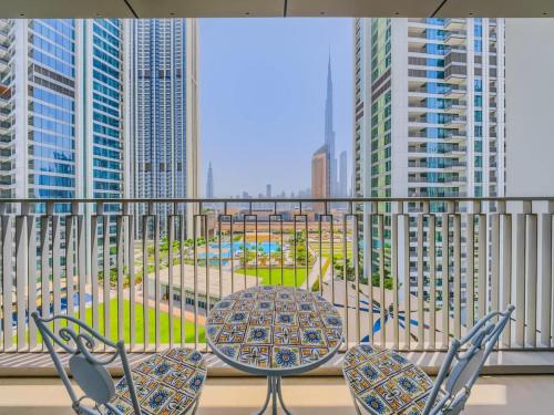 TRPS - Downtown Views II Tower 2, Downtown Dubai - 3BR plus Maids - Burj Khalifa View - Walk to Dubai Mall, Dubaj