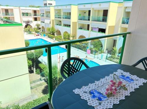 Apartment with pool view-Beahost