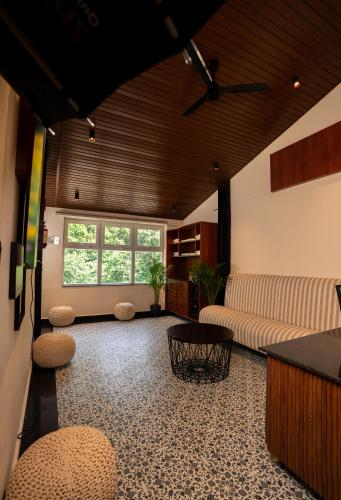 Előcsarnok, The Big Bridge- A Boutique Hotel On A Bridge in Bhairgarh