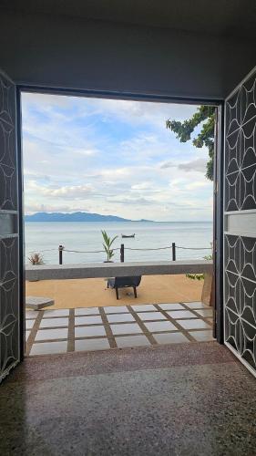 2Bedrooms Beachfront House with Fast WIFI