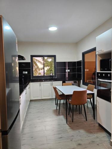 T3 Cosy face à l'îlot (T3 Cosy face a l'ilot) in 치코니