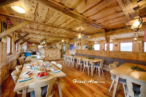 Étterem, Hiasl Zirbenhutte in Hochrindl