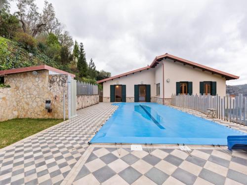  Villa in San Mango with Pool and Hot Tub in San Mango dʼAquino