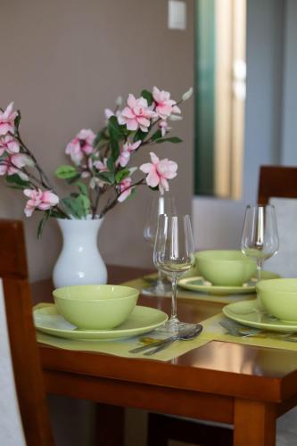 设施服务, Atmospheric and Spacious Apartment in Warsaw for 3 People by Noclegi Renters in 伦贝托夫