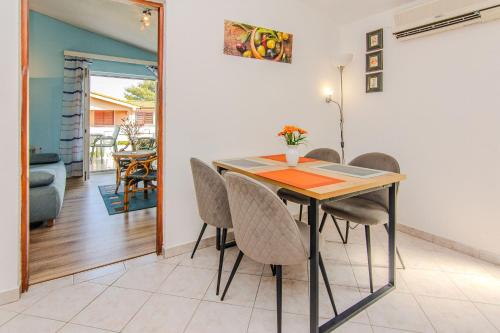 Apartment Semak - image 5