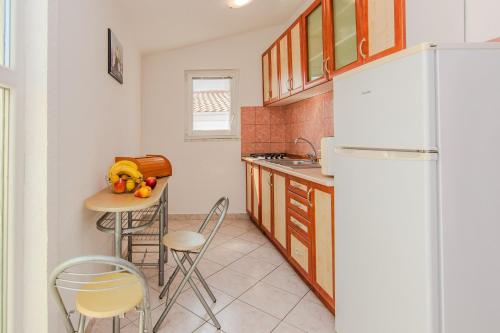 Apartment Semak - image 3