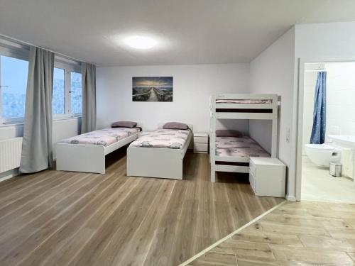 Apartment with Balcony in Krefeld, Krefeld (Foto 3)