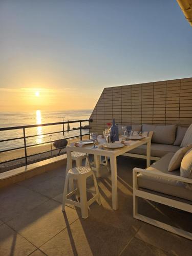 สภาพแวดล้อมโดยรอบ, Azulmaris - Direkt am Strand in Vila Chã - Terrasse und Meerblick (Azulmaris - Direkt am Strand in Vila Cha - Terrasse und Meerblick) in วิลลา โด คอนเด