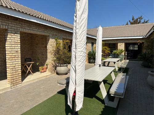 外観, Meyers Guesthouse in ジェイング