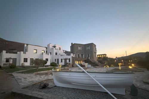 Ammos Andros Accommodation in Ormos Korthiou (Cyclades)