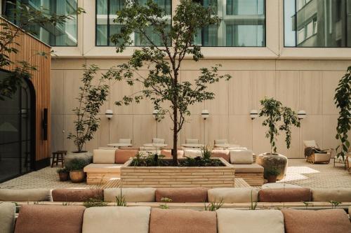 Létesítmények, PURO Warszawa Stare Miasto near Nikolausz Kopernikusz Emlékműve