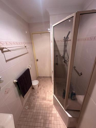 Cozy Single Room in House with Large Garden - KV5 in Hills District