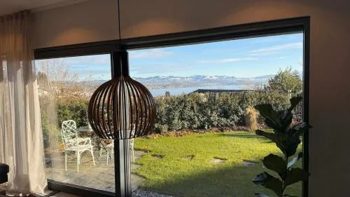 Spacious apartment with lake view and garden in Richterswil, Schweiz