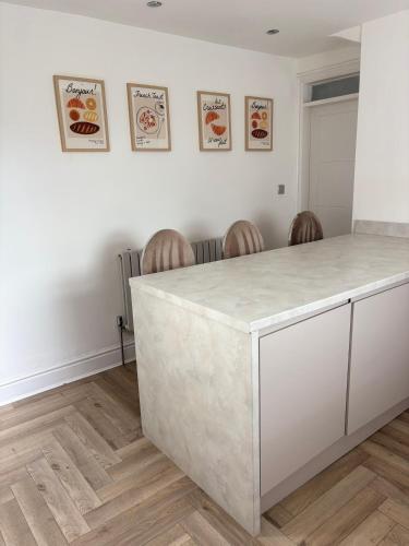 Facilities, Bright 2-Bed Apartment 4 Min Walk to Crosby Beach in Crosby