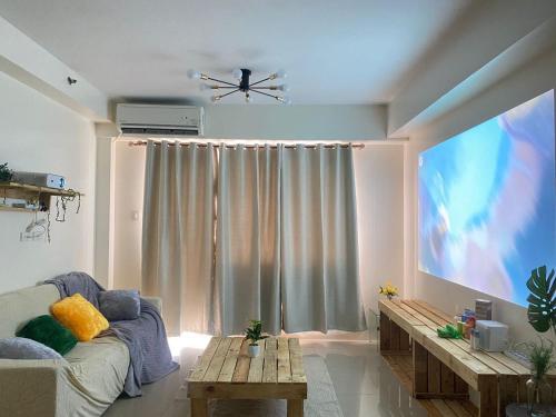 Cozy Room in Modern Paraaque Condo with 2 Bedrooms, Manila