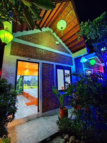 TRANG AN NATURAL MOUNTAINSIDE HOMESTAY