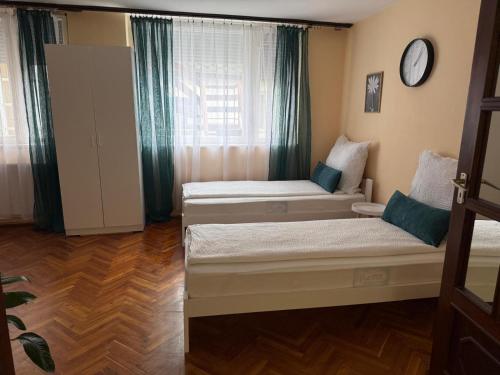 Réz Family Apartmanok Gyula (Rez Family Apartmanok Gyula) in คาสเตลิเคิร์ต