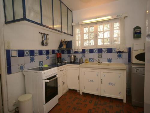 Lovely house in Provencal style 2 kilometers from the sea and beach - image 5