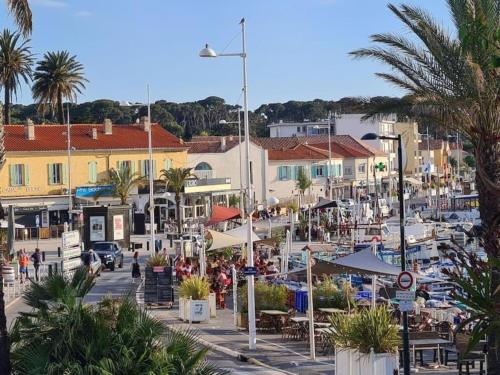 Lovely house in Provencal style 2 kilometers from the sea and beach - image 2