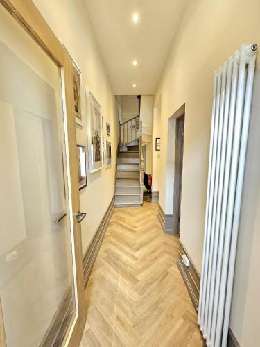 Newly Renovated Gem - Free Parking & Modern Comfort, Glasgow (Foto 9)