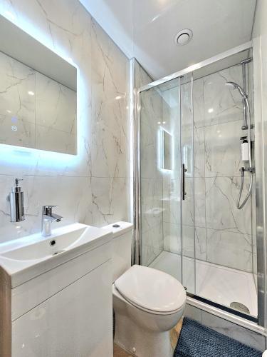 Newly Renovated Gem - Free Parking & Modern Comfort, Glasgow (Foto 5)