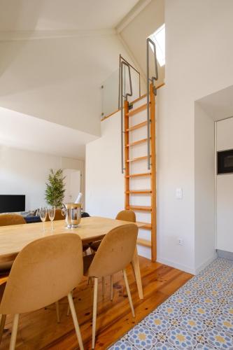 Magnolia 5 Luxury with AC Metro Downtown Porto - image 3