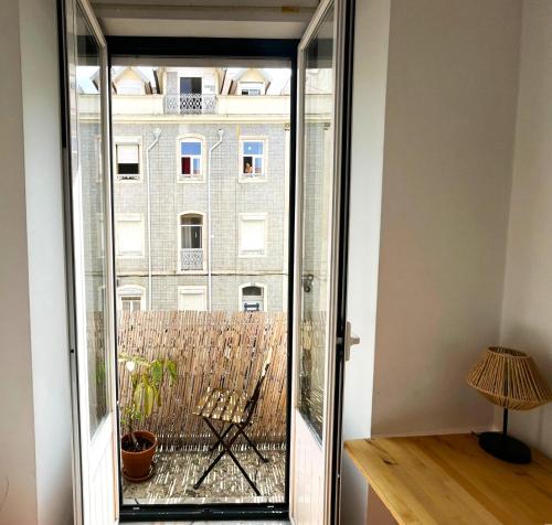 Central Lisbon Rooms in Palmira Shared Apartment For Surf Lovers 1