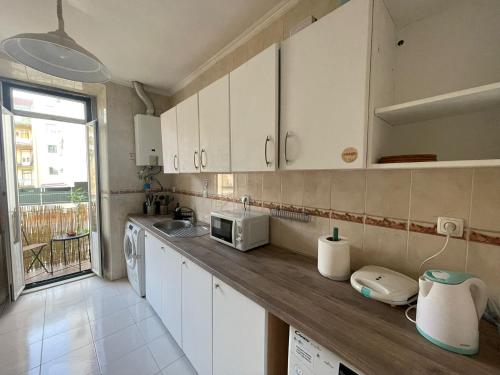 Central Lisbon Rooms in Palmira Shared Apartment For Surf Lovers 5