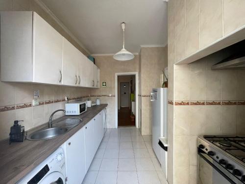 Central Lisbon Rooms in Palmira Shared Apartment For Surf Lovers 4