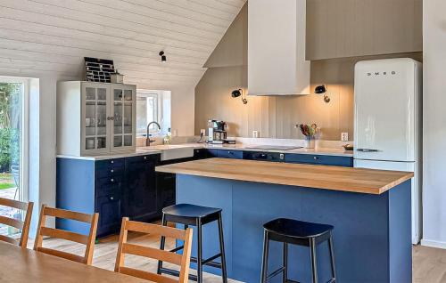 Kitchen, 3 Bedroom Lovely Home In Hammenhog in Glimminge