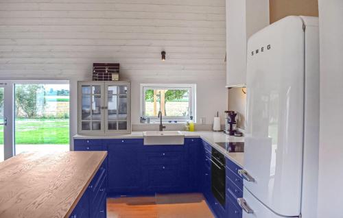 Kitchen, 3 Bedroom Lovely Home In Hammenhog in Glimminge