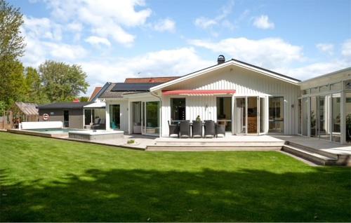 Beautiful Home In Torekov