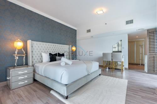 Walking Distance to Bluewaters Island, with The Walk JBR right at your Door and Private Beach Access, Al Bateen Residences, JBR by Deluxe Holiday Homes, Dubaï (photo 10)