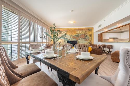 Walking Distance to Bluewaters Island, with The Walk JBR right at your Door and Private Beach Access, Al Bateen Residences, JBR by Deluxe Holiday Homes, Dubaï (photo 4)