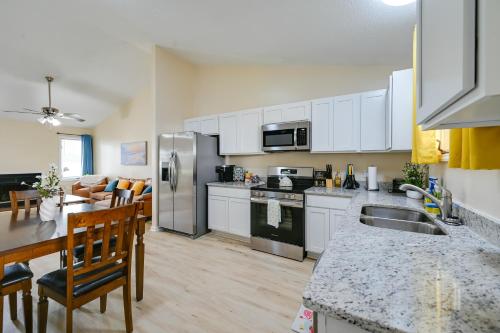 Greenville Getaway Close to Campus and Stadium! in Wilson Acres