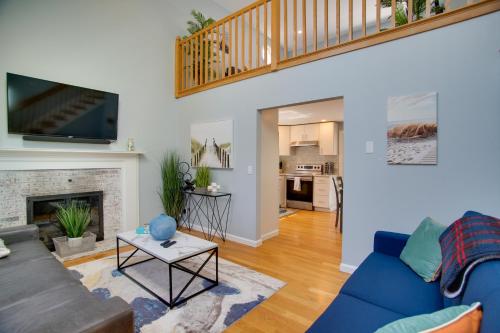 Cape Cod Family Home with Yard Walk To Beach! in West Yarmouth, USA