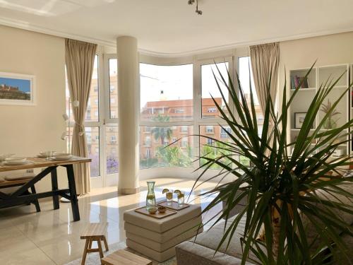 Közös társalgó / TV, AlmeriaSuite City Views Apartment in Barrio Alto