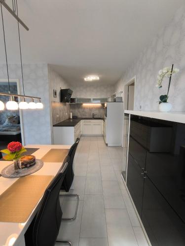 virtuve, Ferienwohnung Fährblick OG (Ferienwohnung Fahrblick OG) in Altefahr