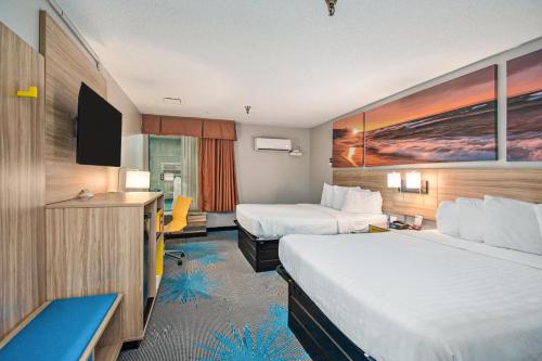 Queen Room with Two Queen Beds - Non-Smoking