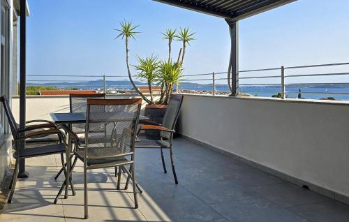 2 Bedroom Nice Apartment In Bibinje