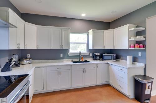 1 Mi to Lake LBJ: Peaceful Home w/ Patio & Yard! in Granite Shoals (TX)