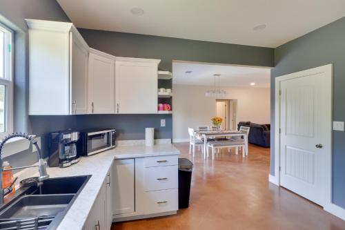 1 Mi to Lake LBJ: Peaceful Home w/ Patio & Yard! in Granite Shoals (TX)