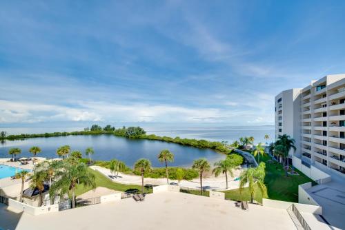 Waterfront Hudson Condo with Amenity Access! in Hudson, USA