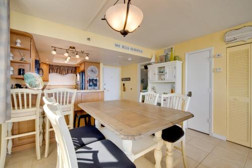 Waterfront Hudson Condo with Amenity Access! in Hudson, USA