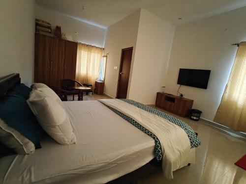 Lazy Daisy Medows R2 in Nelamangala