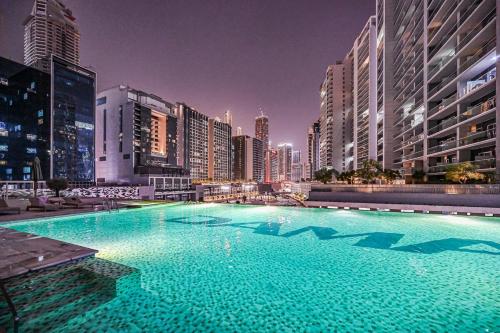 Heart of Downtown - Dubai Mall & Burj next door, Dubai (photo 6)