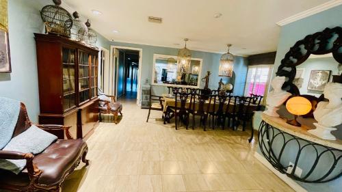 Private Entry Glamping Cabin Tent Big Estate View Deck Pool Gated 2Acre Oasis Extra Fee 4 Guest Clea in Encino